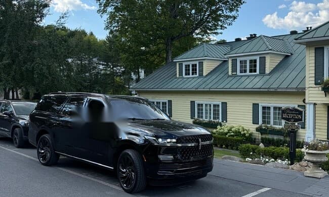 Black Lincoln Navigator L, chauffeured SUV in Montreal