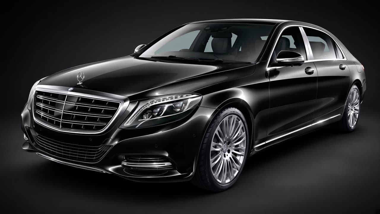 Black Mercedes-Benz luxury sedan, chauffeured car for Montreal airport transfers